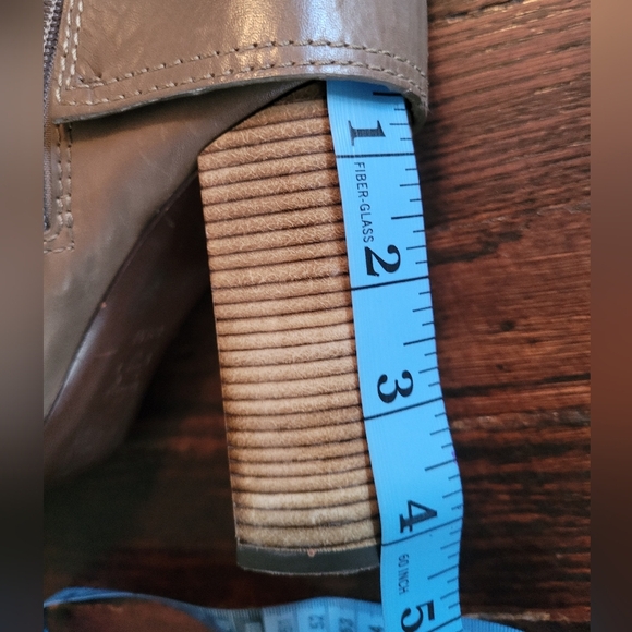 Tory Burch Elegant Brown Knee-High Leather Boots - Picture 6 of 16